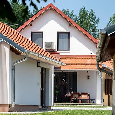 Park Apartman Sarrod Buitenkant foto