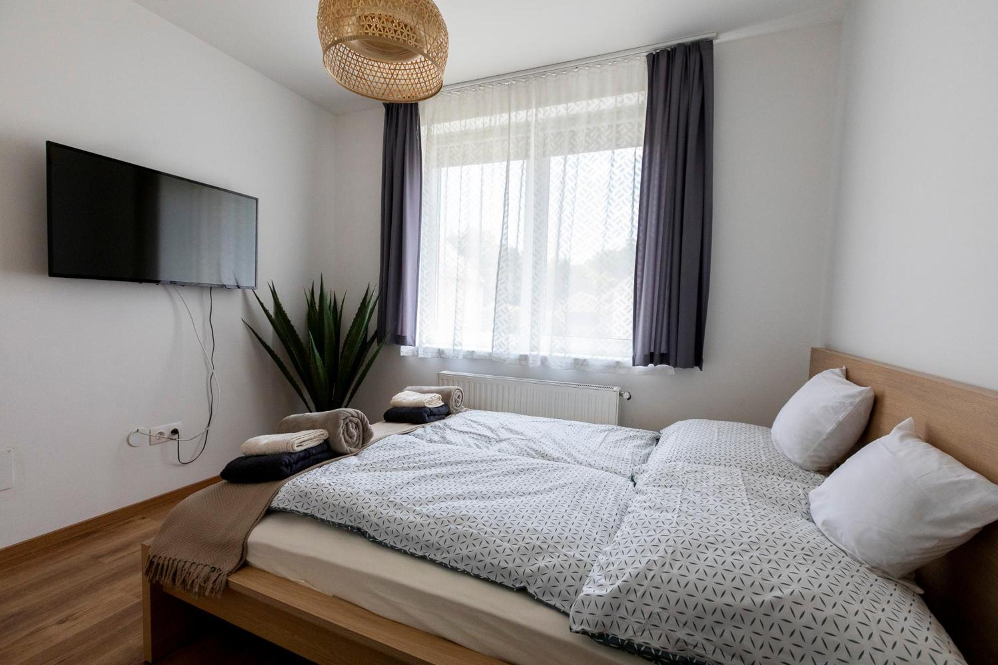 Park Apartman Sarrod Buitenkant foto
