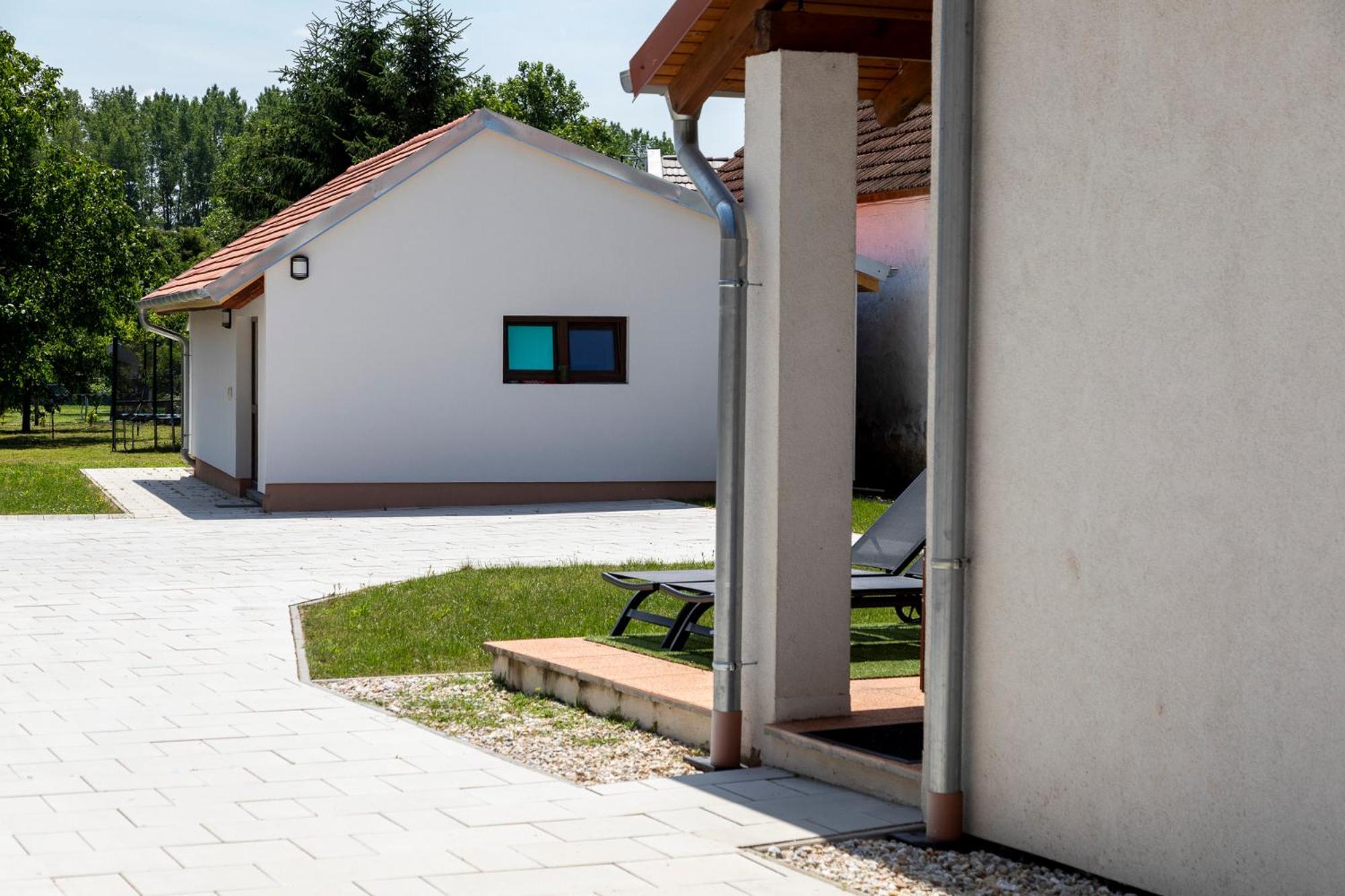 Park Apartman Sarrod Buitenkant foto