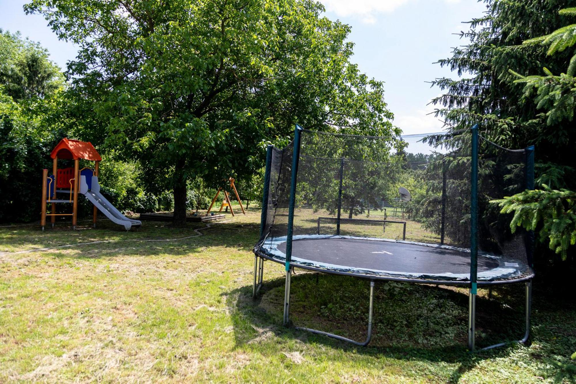 Park Apartman Sarrod Buitenkant foto