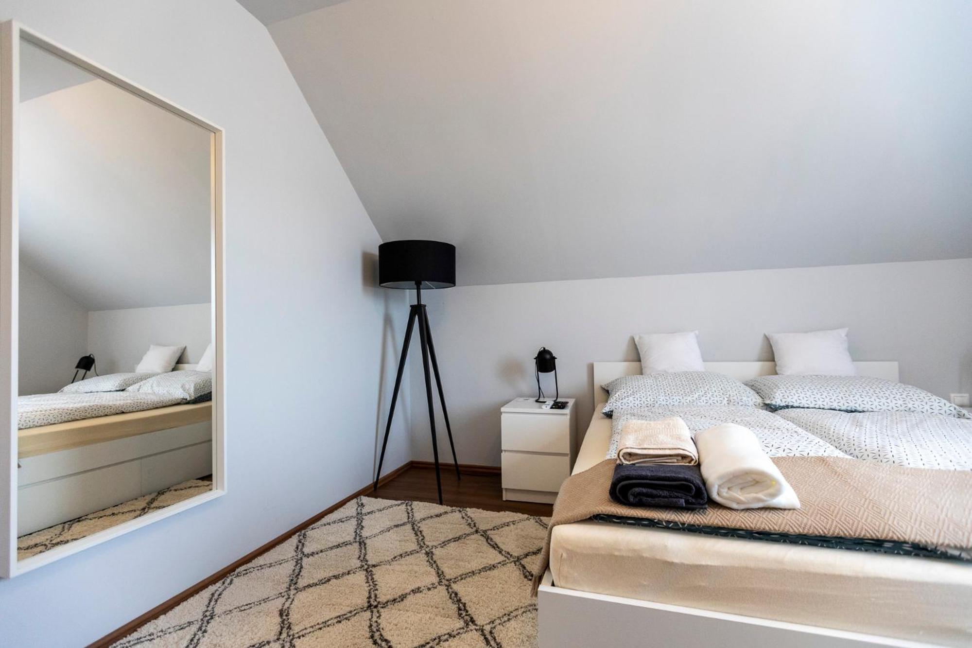 Park Apartman Sarrod Buitenkant foto