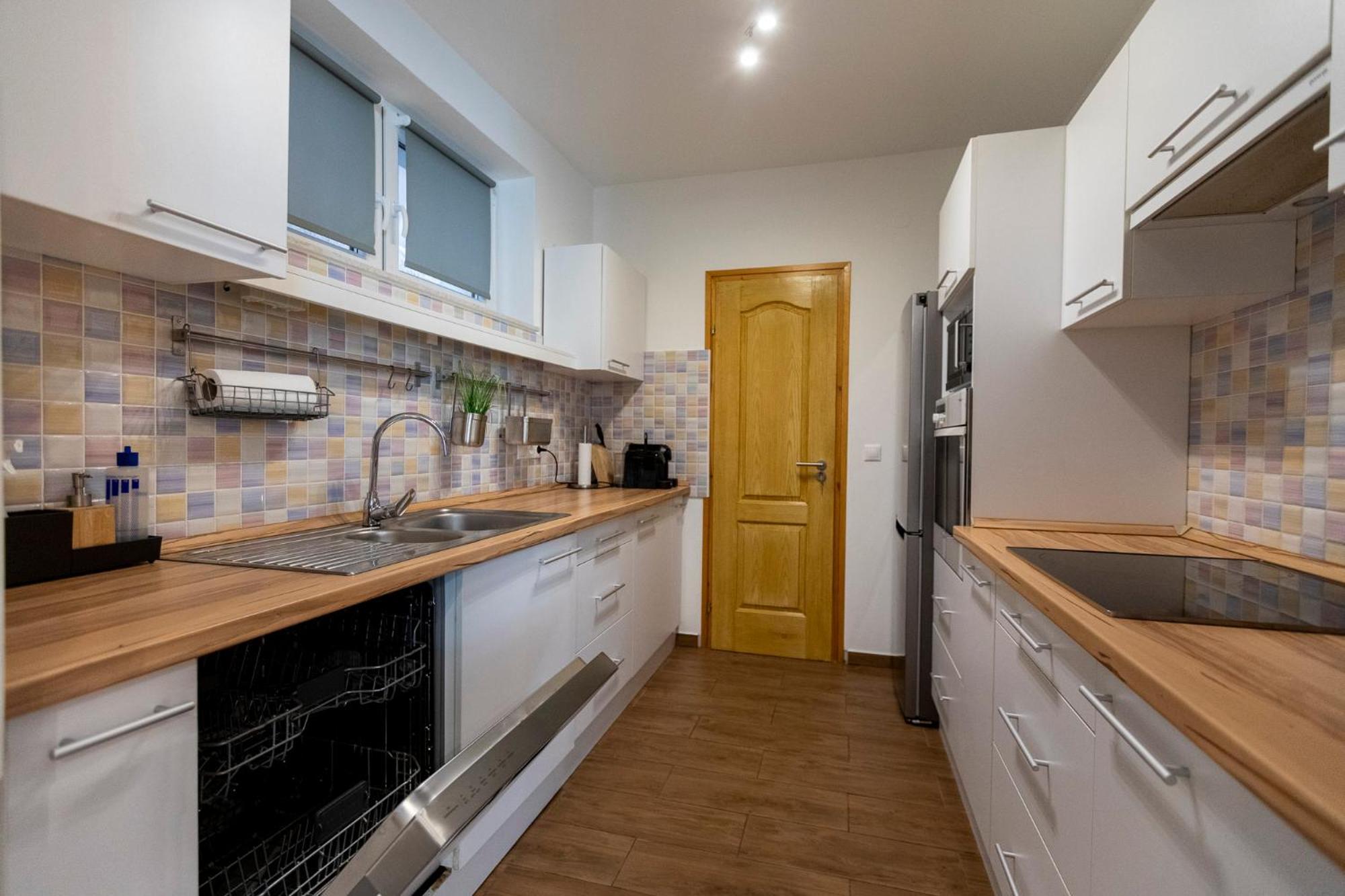 Park Apartman Sarrod Buitenkant foto