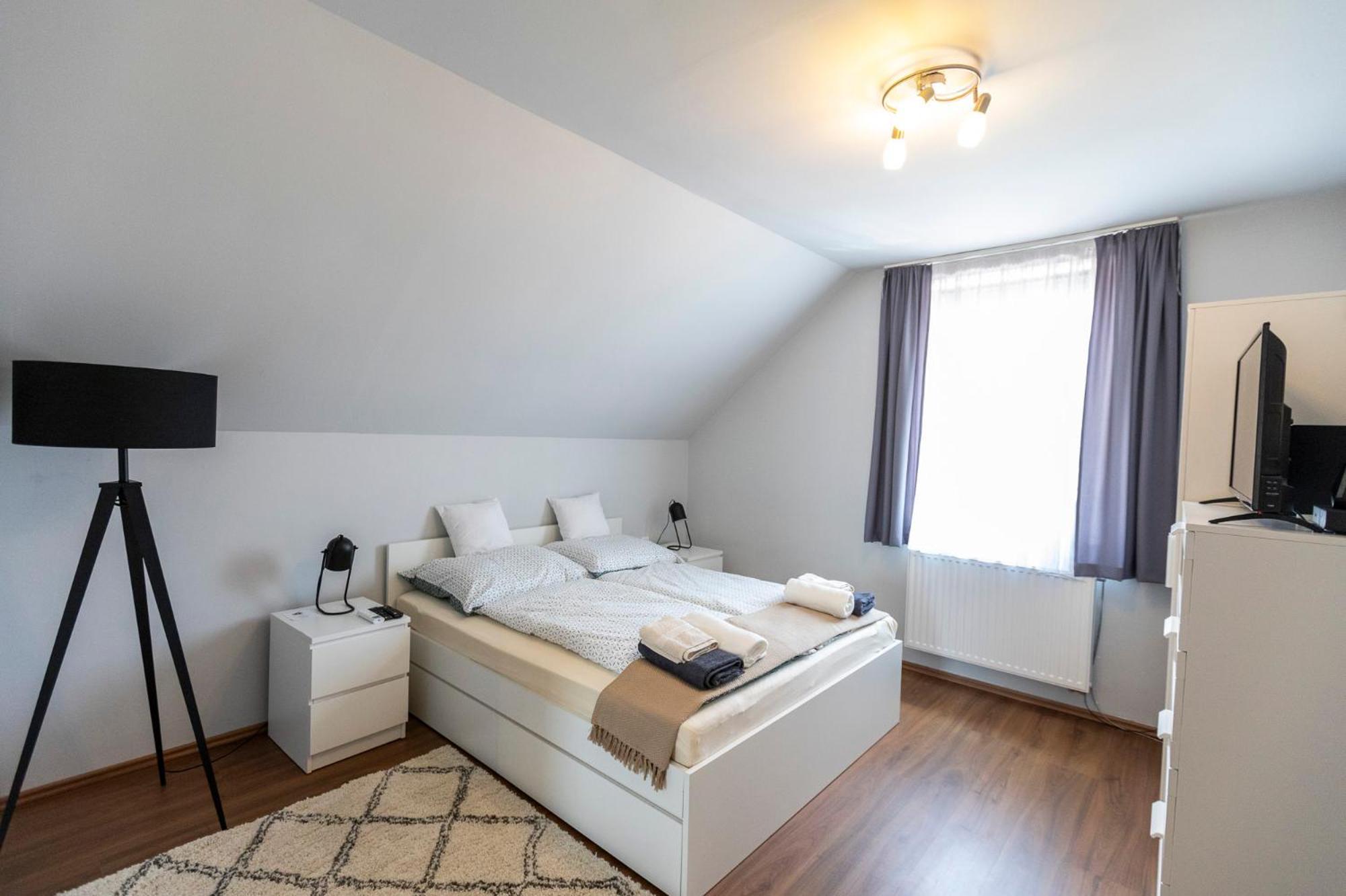 Park Apartman Sarrod Buitenkant foto