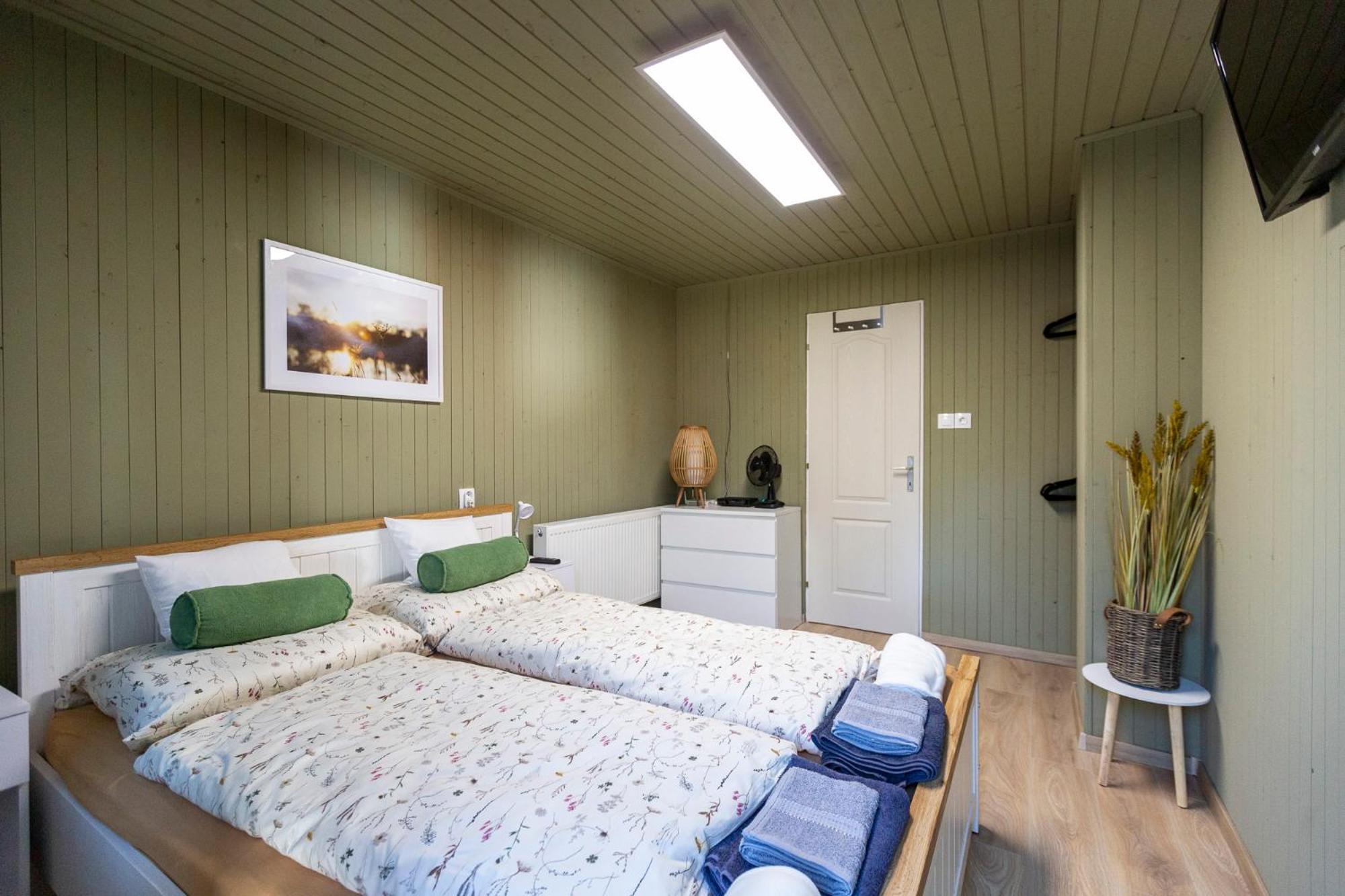 Park Apartman Sarrod Buitenkant foto
