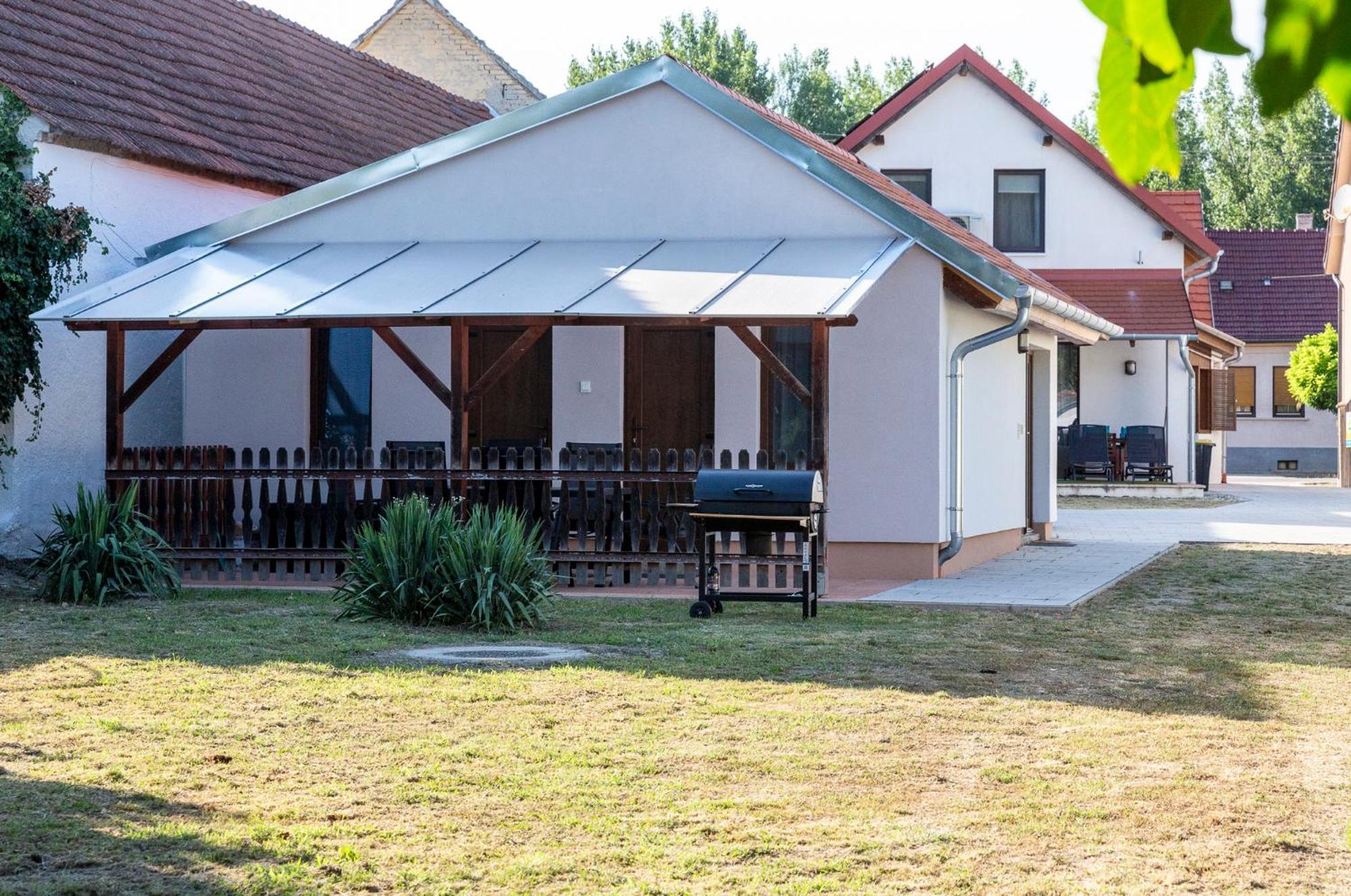 Park Apartman Sarrod Buitenkant foto