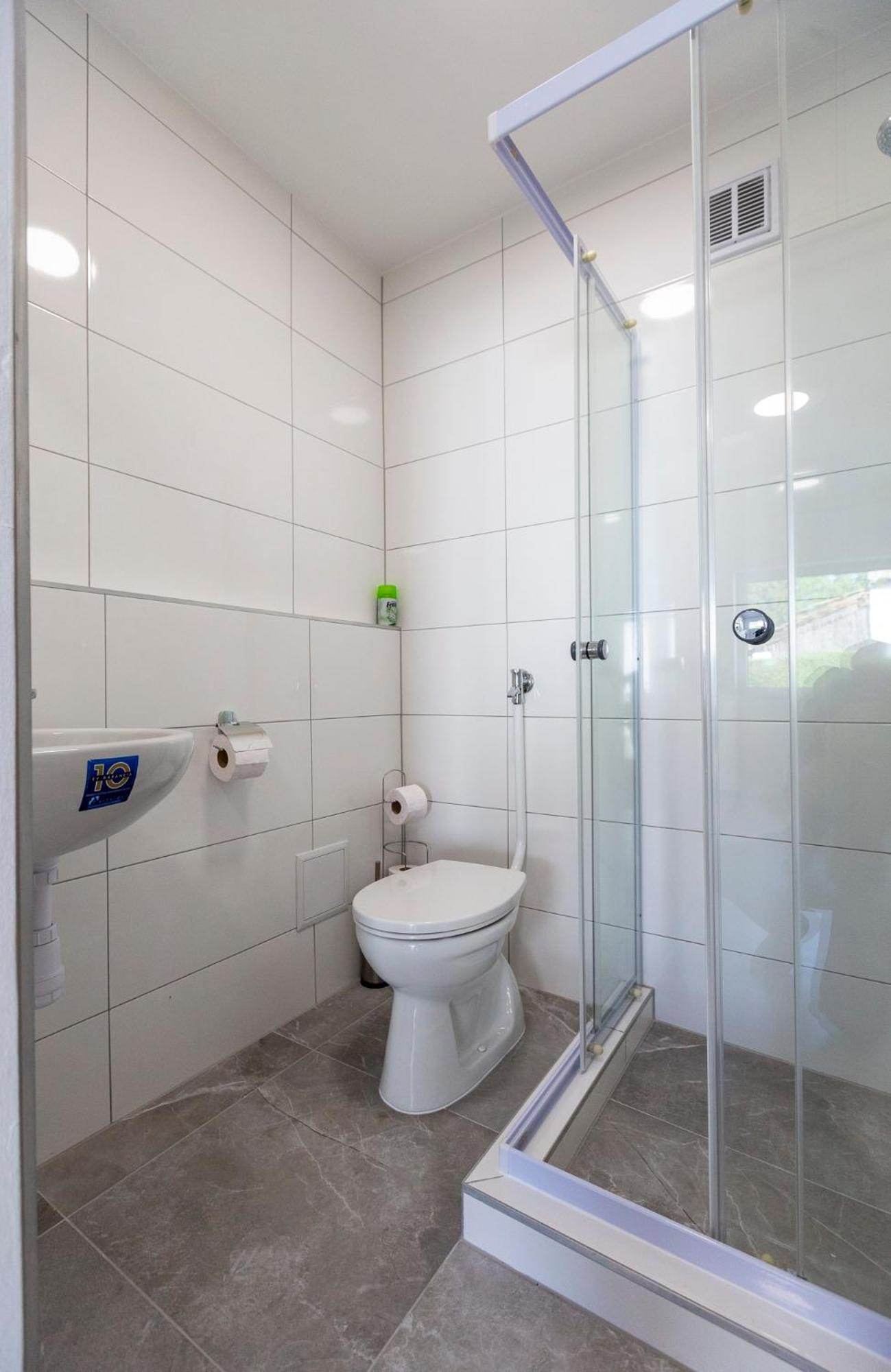 Park Apartman Sarrod Buitenkant foto