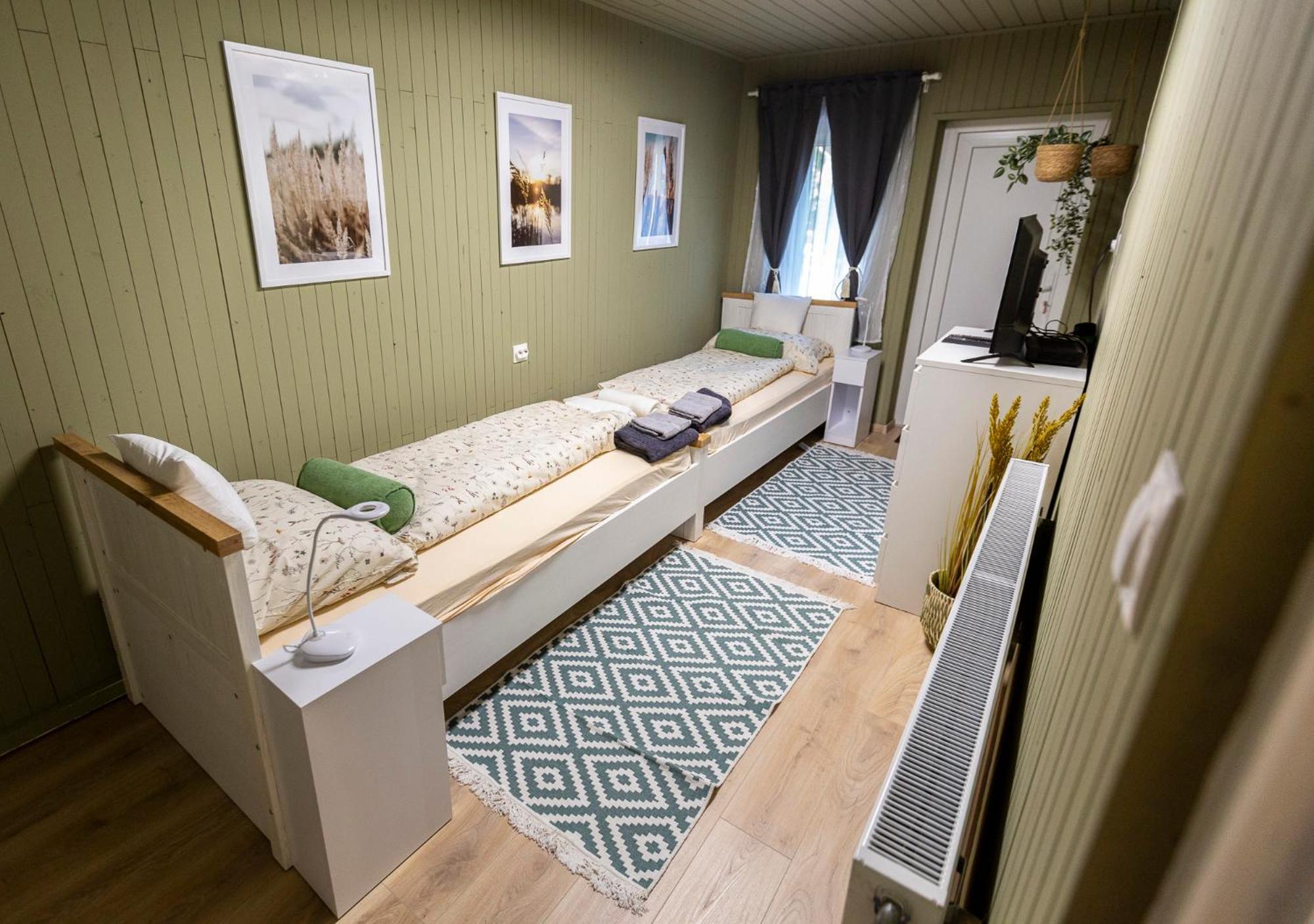 Park Apartman Sarrod Buitenkant foto