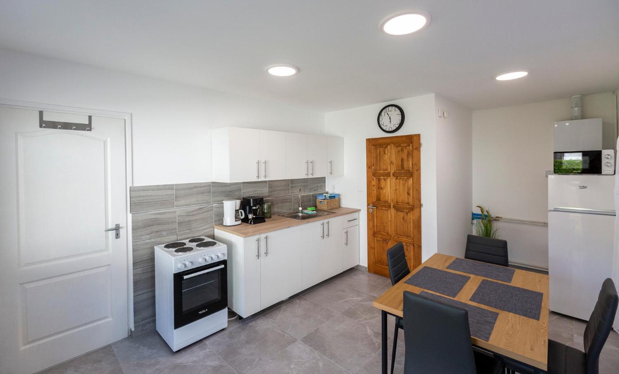 Park Apartman Sarrod Buitenkant foto