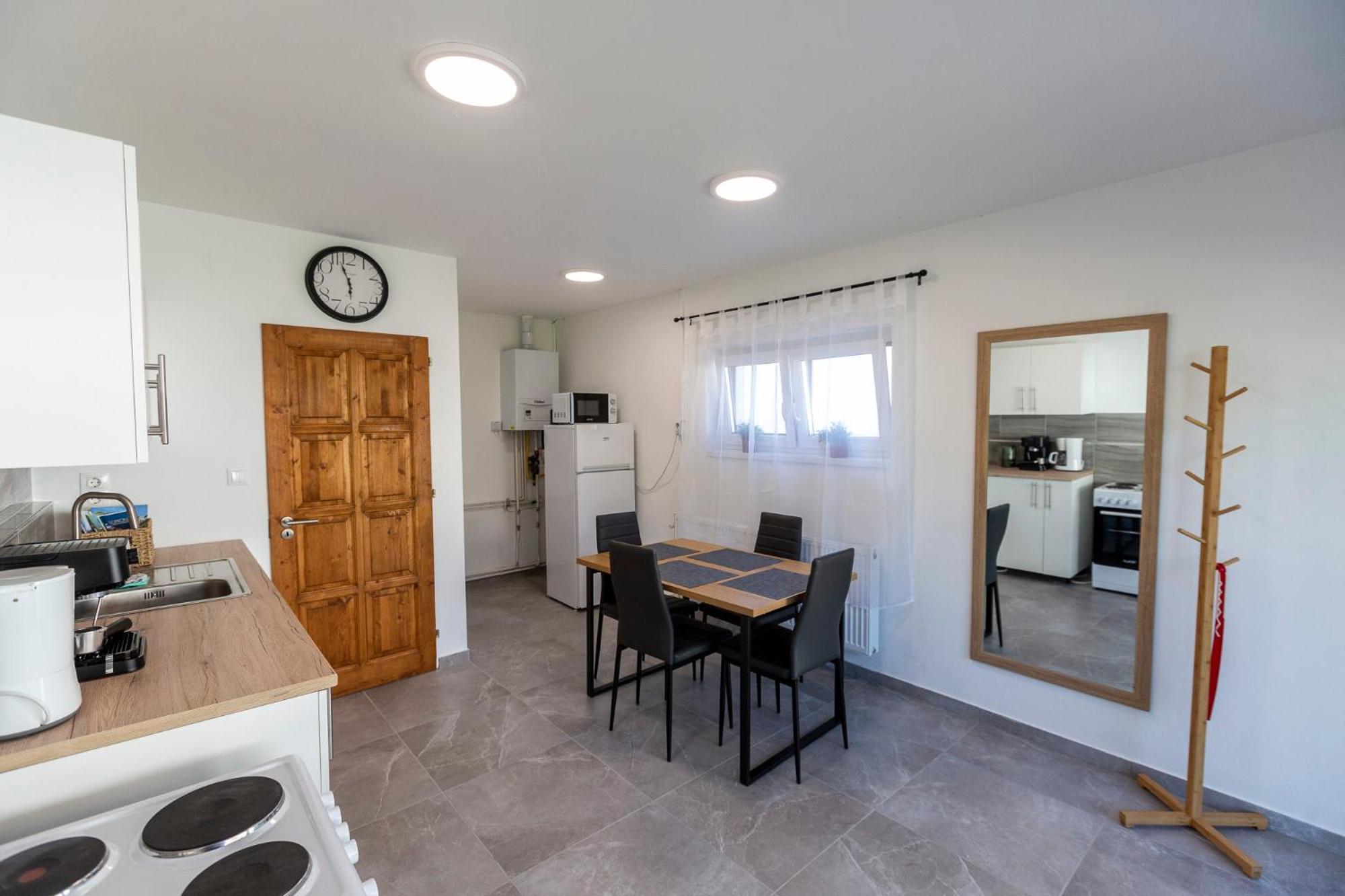 Park Apartman Sarrod Buitenkant foto
